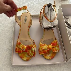 Adorable 🥰 8 M wedge heels 👠🌺🪷🌻